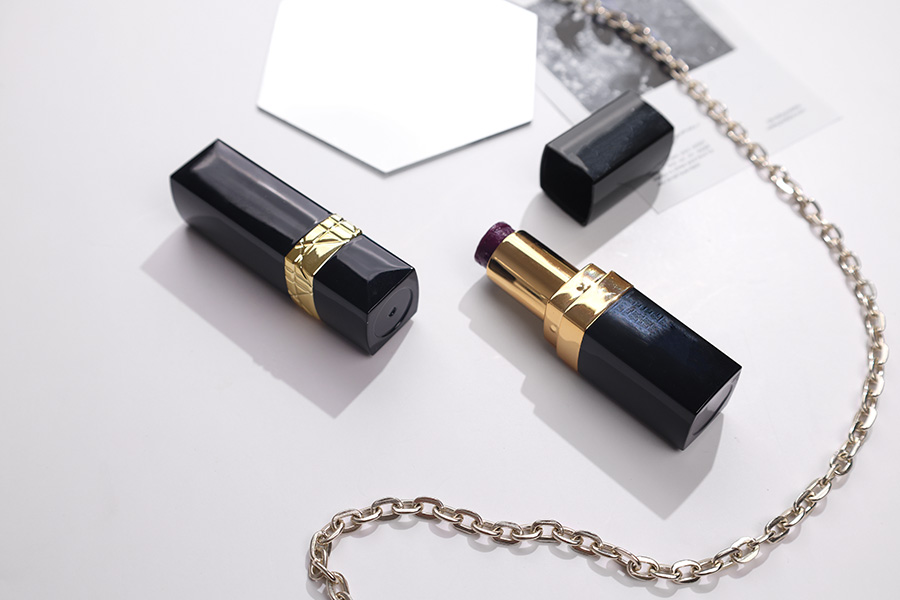 Черна опаковка за червило-изображение_група