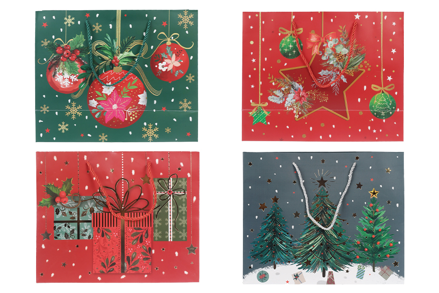 Коледна хартиена подаръчна торбичка 310x120x250 мм с усукана  дръжка - 12 броя микс от дизайни и цветове-изображение_група