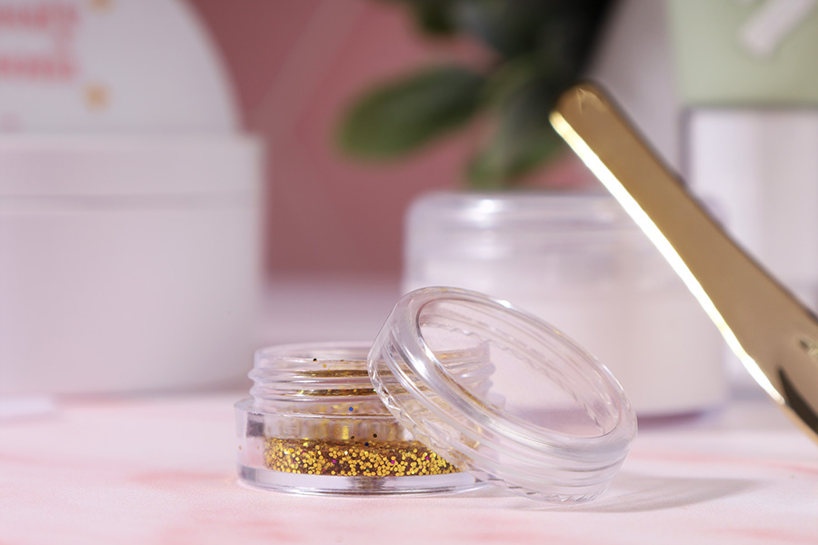 Малко пластмасово бурканче за крем 5 мл Малко пластмасово бурканче за крем 5 мл-изображение_група