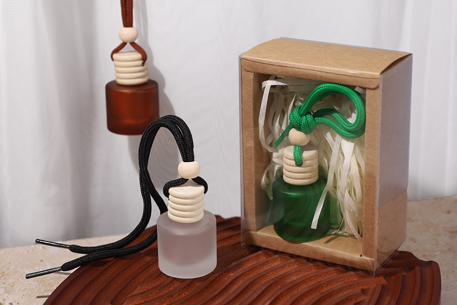 Бутилка за aроматизатор за кола 10 мл цилиндрична в матови цветове с дървена капачка и запушалка - 25 бр. Бутилка за aроматизатор за кола 10 мл цилиндрична в матови цветове с дървена капачка и запушалка - 25 бр.-изображение_група