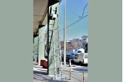 Сгъваема 8-метрова алуминиева телескопична стълба (4 + 4) Сгъваема 8-метрова алуминиева телескопична стълба (4 + 4)