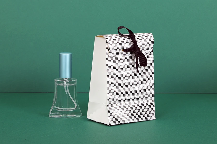 Подаръчна торбичка  със сатенена дръжка панделка , с размериο 105x67x150-изображение_група