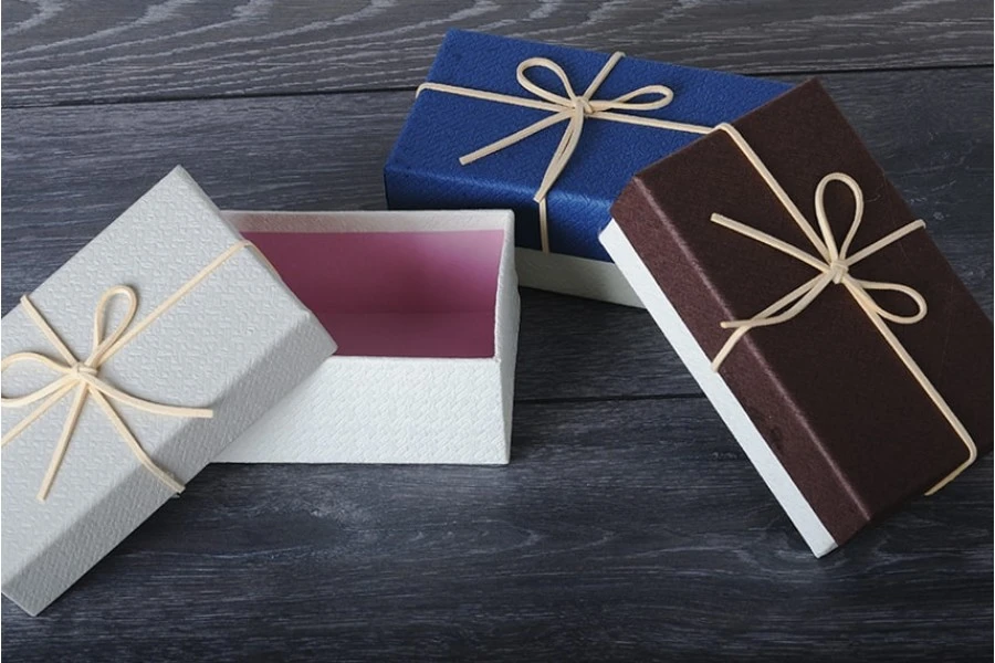 Подаръчна кутия  150x90x55 mm с панделка  - 6 бр.-