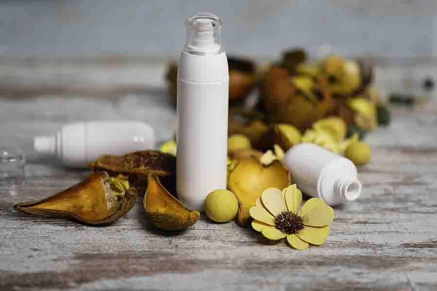 Пластмасова PET бутилка 100 ml с бяла помпа и прозрачна капачка Пластмасова PET бутилка 100 ml с бяла помпа и прозрачна капачка
