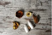 Пластмасова бутилка PET 30 ml с бяла лосион помпа и прозрачна капачка Пластмасова бутилка PET 30 ml с бяла лосион помпа и прозрачна капачка