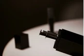 Луксозна черна бутилка 60 мл за крем, със спрей помпа за крем и прозрача капачка Луксозна черна бутилка 60 мл за крем, със спрей помпа за крем и прозрача капачка