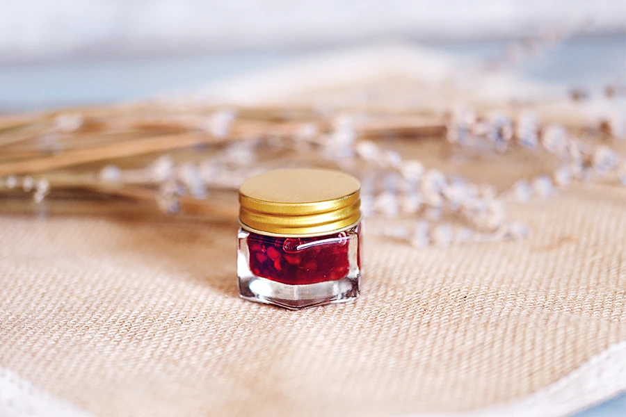 Стъклен буркан за крем  15 мл с алуминиева златиста капачка-изображение_група