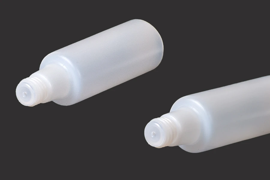 Пластмасова полупрозранча бутилка 100 мл с бяла или с червена капачка-изображение_група