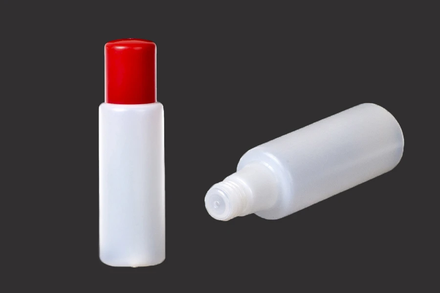 Пластмасова полупрозранча бутилка 100 мл с бяла или с червена капачка-изображение_група