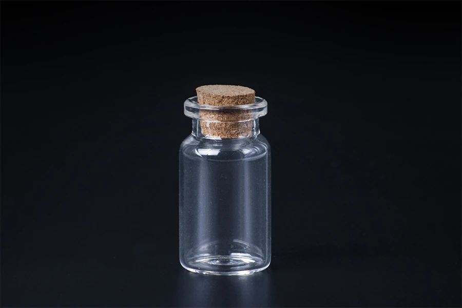 Малко шишенце за късметета за сватба или кръщене с коркова тапа-изображение_група