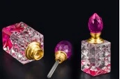 Кристална бутилка от 5 ml с кристална капачка и игла в 6 цвята Кристална бутилка от 5 ml с кристална капачка и игла в 6 цвята