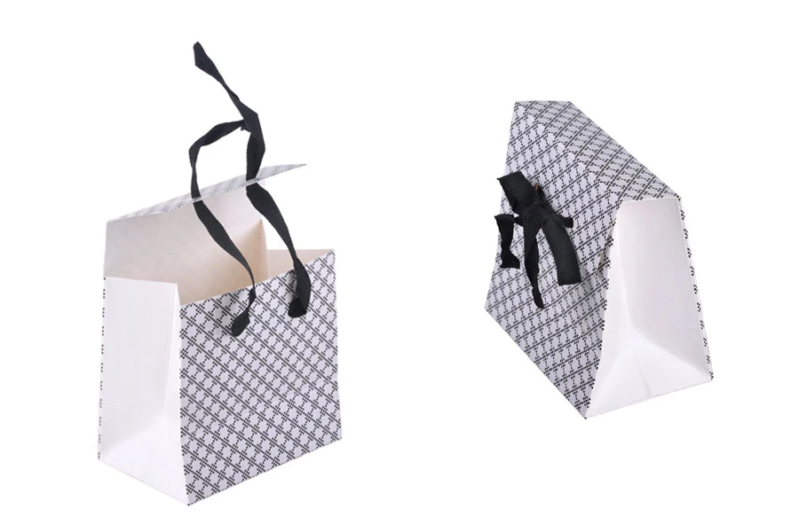 Хартиена елегантна подаръчна чанта, с размери  105x67x105-изображение_размери