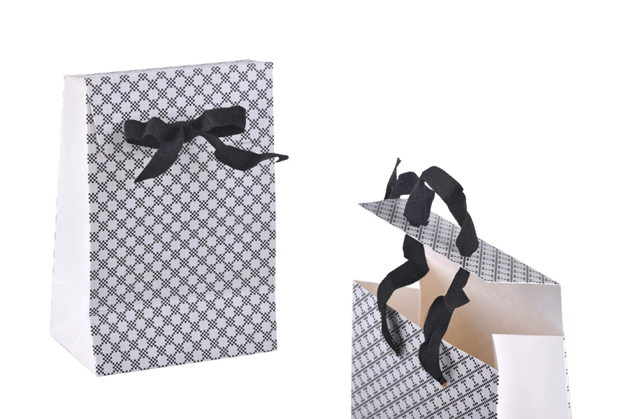 Подаръчна торбичка  със сатенена дръжка панделка , с размериο 105x67x150-изображение_продукт