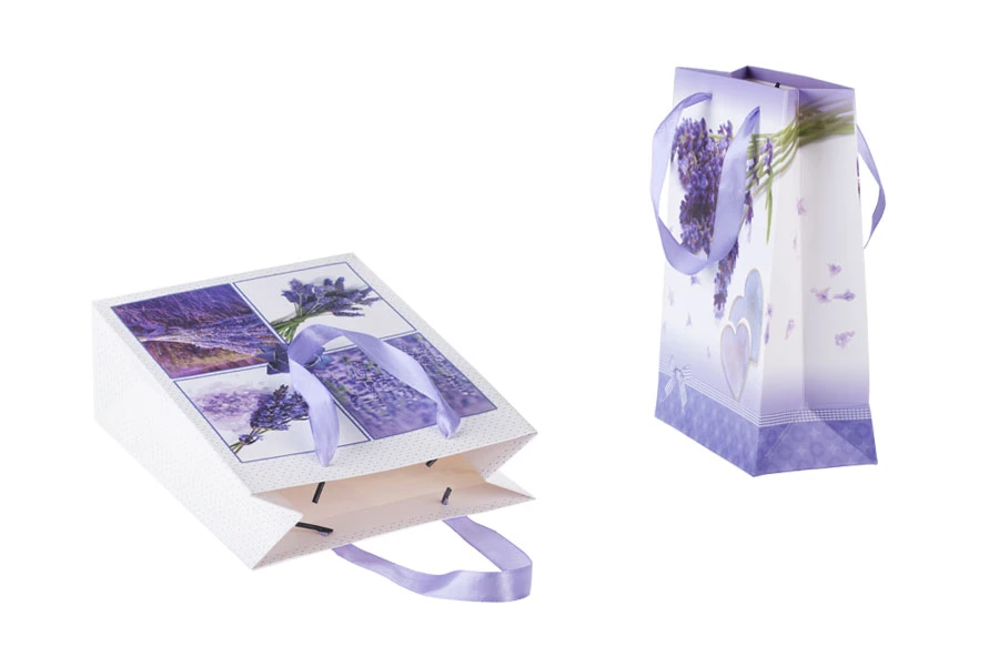 Хартиена лъскава подаръчна торбичка с размери  180x80x230 - 4 вида различни модели Лавандула-