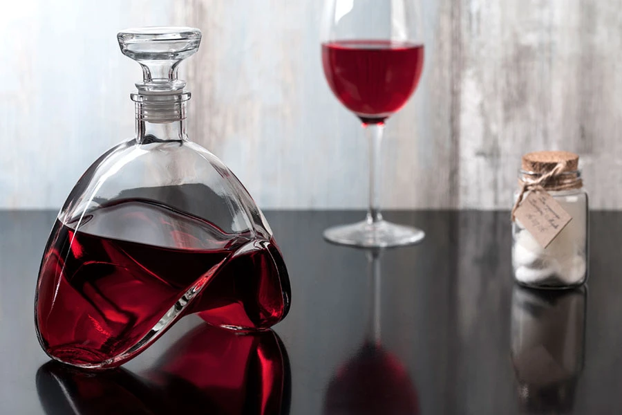 Стъклена бутилка 500 ml за ликьор Стъклена бутилка 500 ml за ликьор