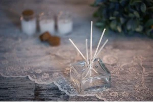 Стъклена квадратна бутилка 70 ml-3