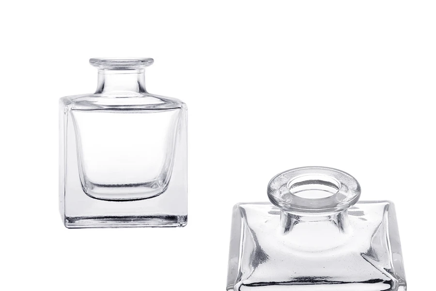 Стъклена квадратна бутилка 60 ml с тапа Φ 15.5 Стъклена квадратна бутилка 60 ml с тапа Φ 15.5