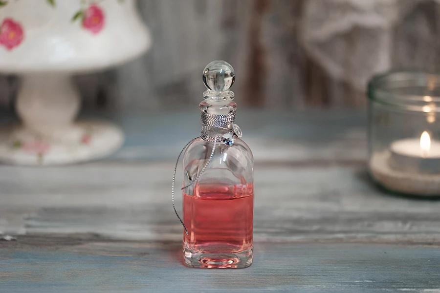Стъклена квадратна бутилка 100 ml Стъклена квадратна бутилка 100 ml