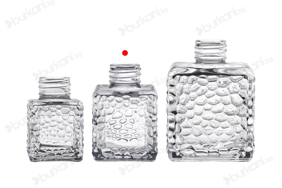 Квадратна стъклена бутилка 100 ml (PP 28) с релефен дизайн-изображение_група