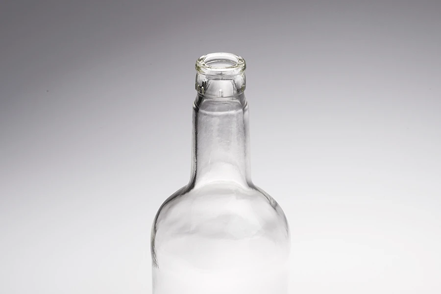 1000 ml стъклена прозрачна бутилка за вода 1031/47 (тип Guala) 1000 ml стъклена прозрачна бутилка за вода 1031/47 (тип Guala)