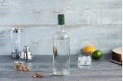 1000 ml стъклена прозрачна бутилка за вода 1031/47 (тип Guala) 1000 ml стъклена прозрачна бутилка за вода 1031/47 (тип Guala)