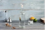 1000 ml стъклена прозрачна бутилка за вода 1031/47 (тип Guala) 1000 ml стъклена прозрачна бутилка за вода 1031/47 (тип Guala)