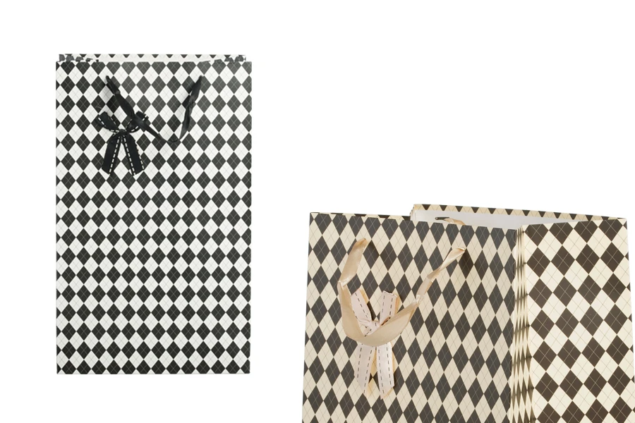 Хартиена подаръчна чанта със сатенени дръжки и панделка, с размери  230x150x370 mm в 1 цвята  - 12бр.-изображение_продукт