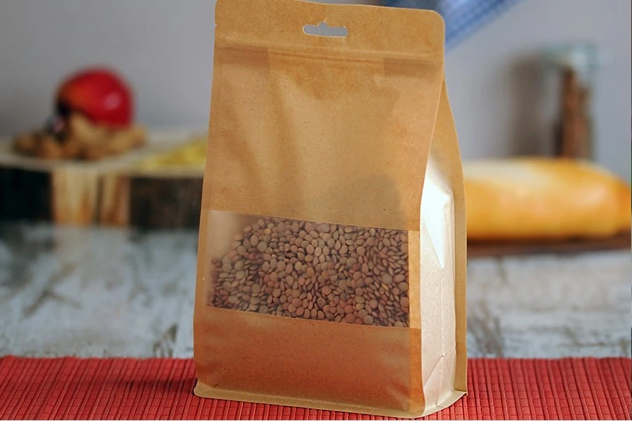 Торбичка тип DOYPACK с цип затваряне, прозорец и дупка Eurohole, вътрешна и външна прозрачна облицовка и въз,ожност за термо запечатване, размери 160x80x260 mm - 50 бр. Торбичка тип DOYPACK с цип затваряне, прозорец и дупка Eurohole, вътрешна и външна прозрачна облицовка и въз,ожност за термо запечатване, размери 160x80x260 mm - 50 бр.