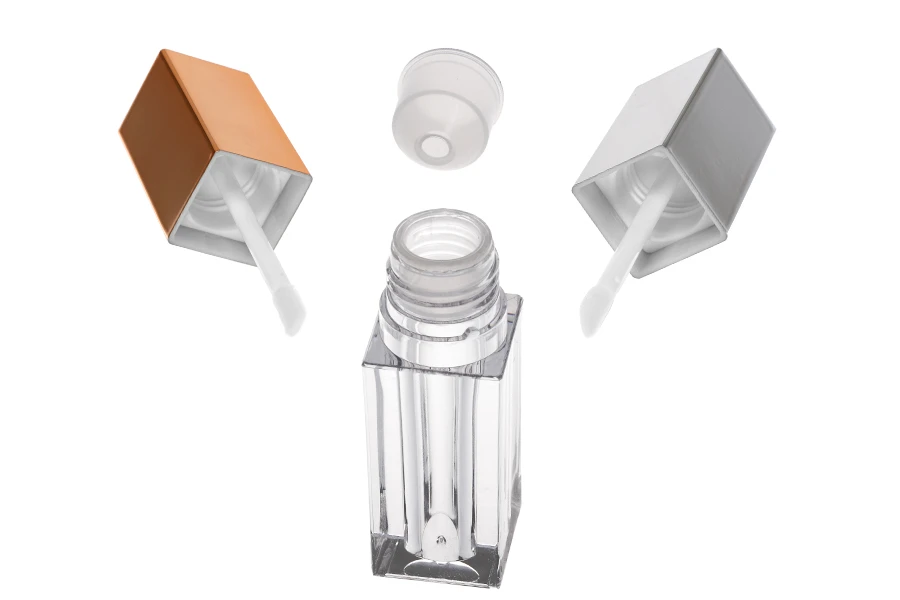 Пластмасова акрилка опаковка 4 мл  за балсам за устни- с капачка и цедка-изображение_група