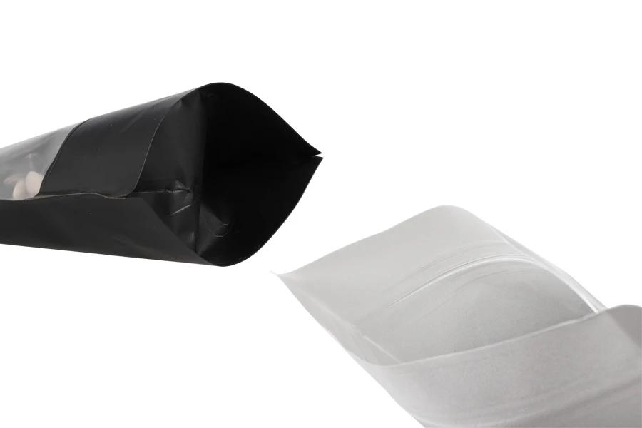 Крафт опаковка тип  Doy Pack, с "цип"  с размери 100x35x150 mm, с прозорец и възможност за термозапечатване - 100 бр. Крафт опаковка тип  Doy Pack, с "цип"  с размери 100x35x150 mm, с прозорец и възможност за термозапечатване - 100 бр.