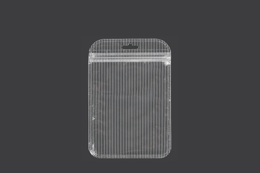 Пластмасови пликове с цип 105x150 mm, прозрачна предна част с дупка Eurohole - 100 броя Пластмасови пликове с цип 105x150 mm, прозрачна предна част с дупка Eurohole - 100 броя
