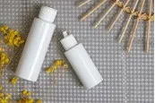 Бяла 50ml пластмасова бутилка (PP 20/410) с капачка - 12 бр. Бяла 50ml пластмасова бутилка (PP 20/410) с капачка - 12 бр.