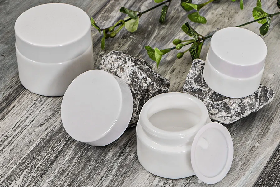 Стъклен бял козметичен буркан 50 мл с капачка и с уплътнител Стъклен бял козметичен буркан 50 мл с капачка и с уплътнител-изображение_група