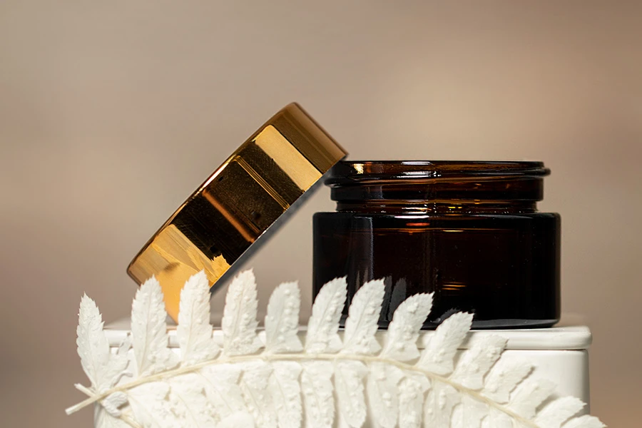 Пластмасова капачка с алуминиево покритие и вътрешен уплътнител (за буркани 15 мл с код 16-2940)-изображение_група