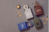 Коледна хартиена кутия 85х85х100 мм в различни дизайни - 25 бр Коледна хартиена кутия 85х85х100 мм в различни дизайни - 25 бр