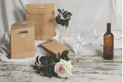 Подаръчна хартиена торбичка с размери 240x80x330 mm Подаръчна хартиена торбичка с размери 240x80x330 mm