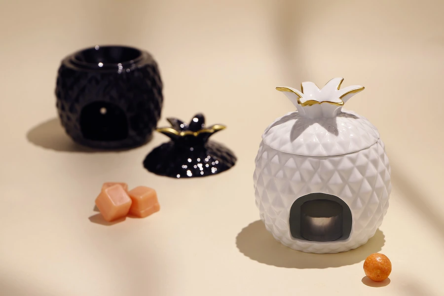 Керамично бурканче за свещички ( дифузер) във формата на ананас Керамично бурканче за свещички ( дифузер) във формата на ананас