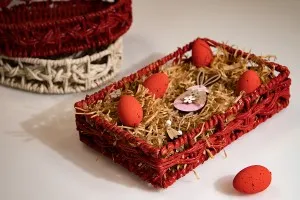 Правоъгълна цветна плетана кошница от слама с метална рамка 300x200x68-4