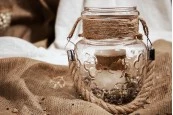 Декоративен стъклен буркан 2000 ml с дръжка без капачка с размери 110x180 mm Декоративен стъклен буркан 2000 ml с дръжка без капачка с размери 110x180 mm