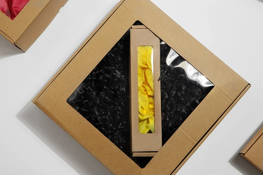 Опаковъчна кутия от крафт хартия с прозорец 300x300x70 mm - Опаковка 20 бр Опаковъчна кутия от крафт хартия с прозорец 300x300x70 mm - Опаковка 20 бр-изображение_група