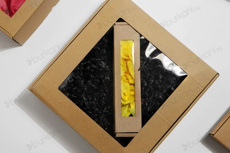 Опаковъчна кутия от крафт хартия с прозорец 300x300x70 mm - Опаковка 20 бр-изображение_група