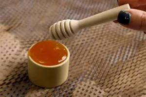 Лъжички дървени  за мед 10 cm-3