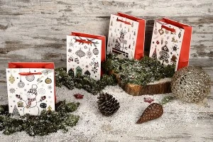 Хартиени коледни подаръчни торбички с размер 140x70x170 mm (микс дизайн) - 12 бр./пакет-изображение_група