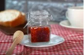 Квадратно стъклено бурканче 100 мл с вградена капачка 54х76 мм Квадратно стъклено бурканче 100 мл с вградена капачка 54х76 мм