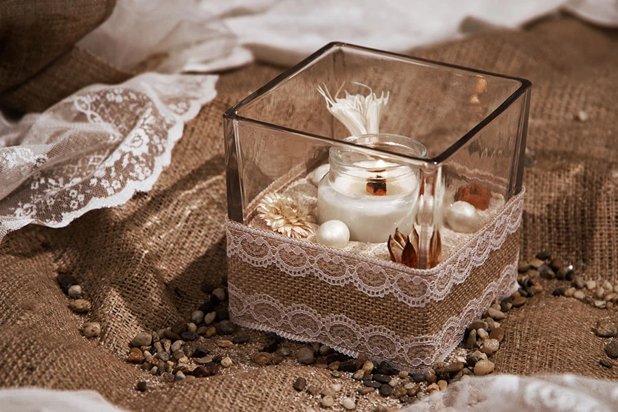 Стъклен квадратeн декоративен свещник  120x120 mm-изображение_група