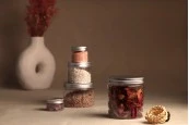 Прозрачен PET буркан 300ml със сребриста алуминиева капачка с уплътнител Прозрачен PET буркан 300ml със сребриста алуминиева капачка с уплътнител
