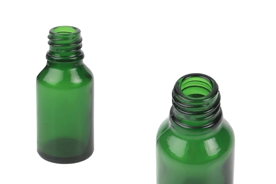 Стъклена зелена бутилка за етерични масла 15 мл с гърловина PP18-изображение_продукт