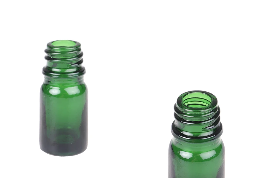 Зелена бутилка за етерични масла 5 мл, с гърловина PP18 Зелена бутилка за етерични масла 5 мл, с гърловина PP18-изображение_продукт