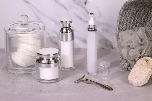 Пластмасова бутилка Airless 30 ml  Акрилен  ( вътрешно прозрачна и външно бяла) със помпа и капачка-5