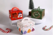 Коледна хартиена подаръчна кутия 95x95x80 mm  във формата  на куб с дръжка - 10 бр.-изображение_група
